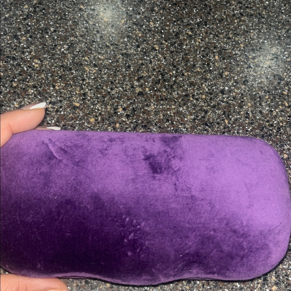 Gucci Women's Black Sunglasses - Picture 9 of 12